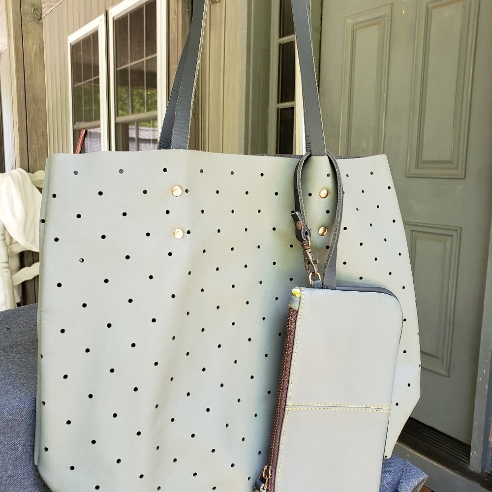 Tote And wristlet NWOT 12x15